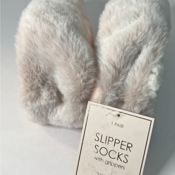 Target Faux Fur Pink Slipper Socks W/ Grippers | Size S (US 5-7) - Picture 6 of 9